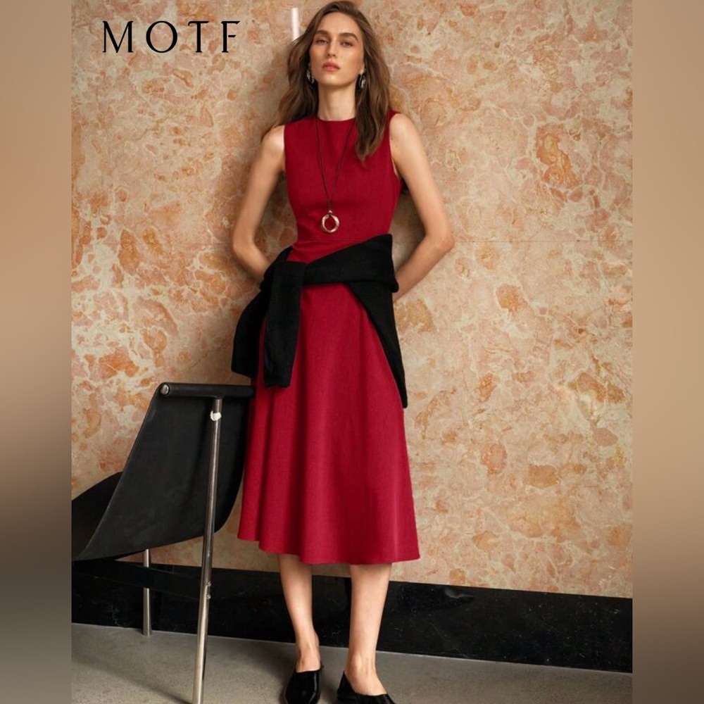 Red Sleeveless Dress